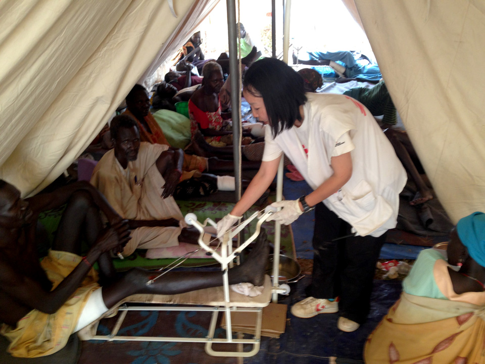 2014年に派遣された南スーダンではテント1つで医療活動が始まった(©MSF)